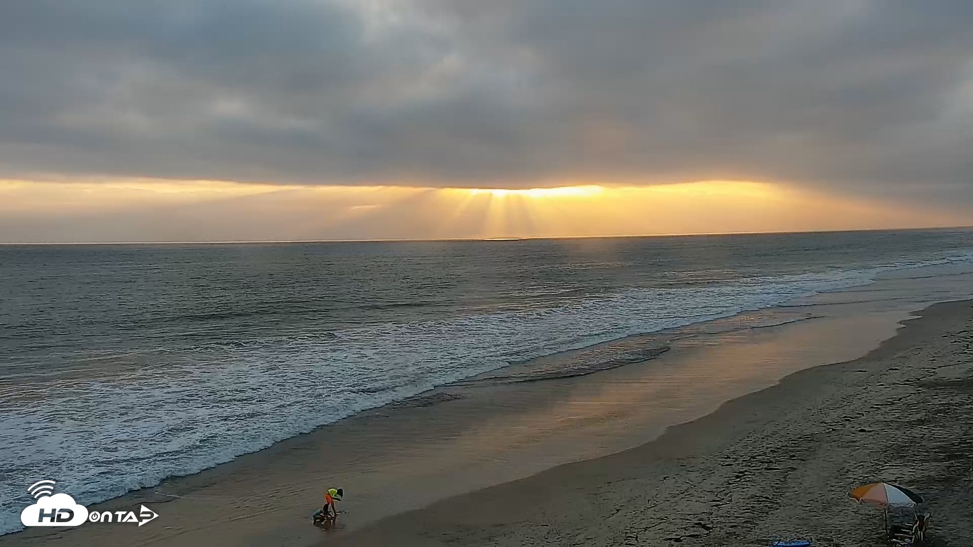 Snapshot of Carlsbad Beach Surf Live Webcam taken May 21, 2026, 7:22pm PDT