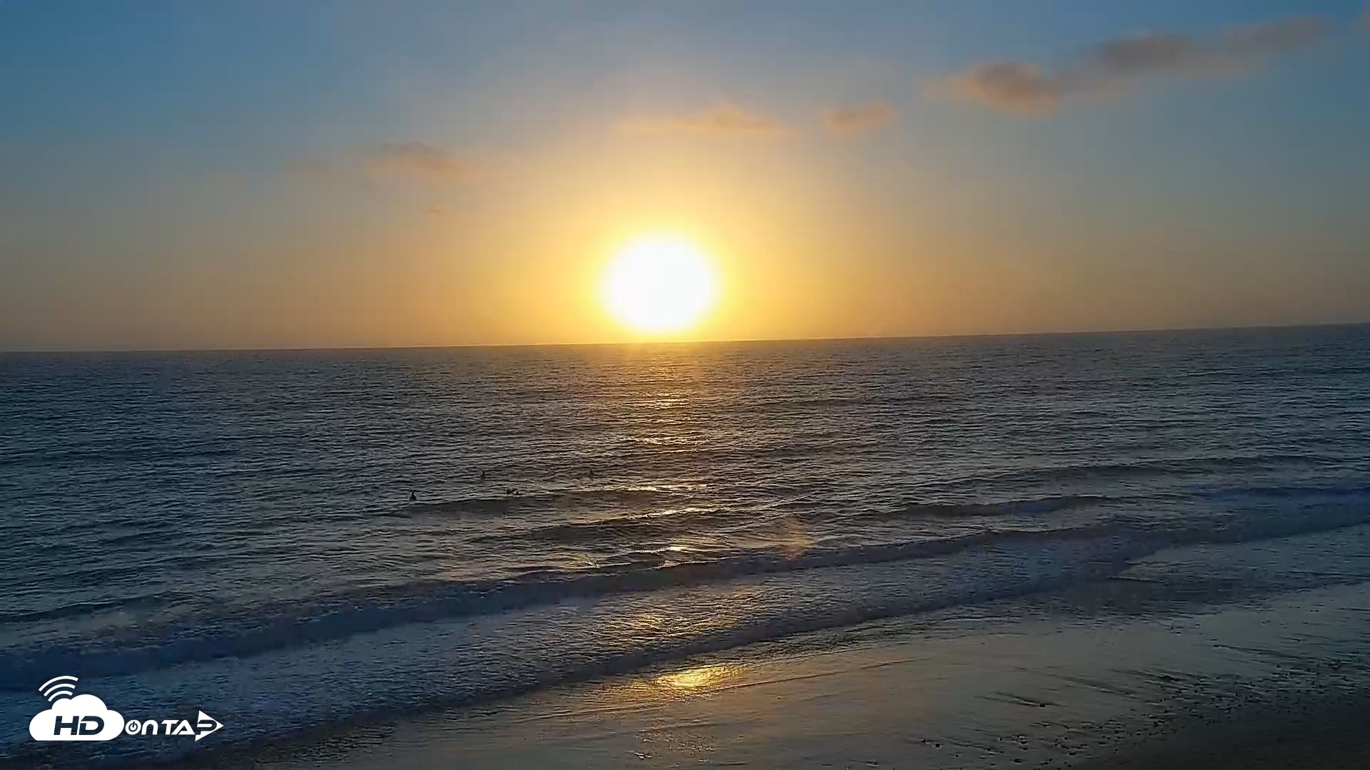Snapshot of Carlsbad Beach Surf Live Webcam taken Sep 29, 2026, 6:25pm PDT