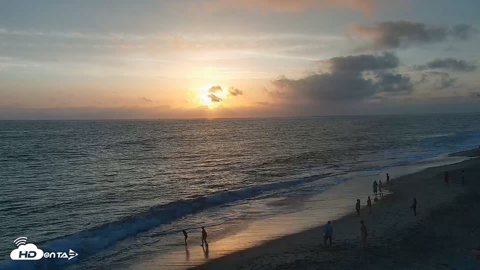 Snapshot of Carlsbad Beach Surf Live Webcam taken Aug 10, 2026, 7:28pm PDT