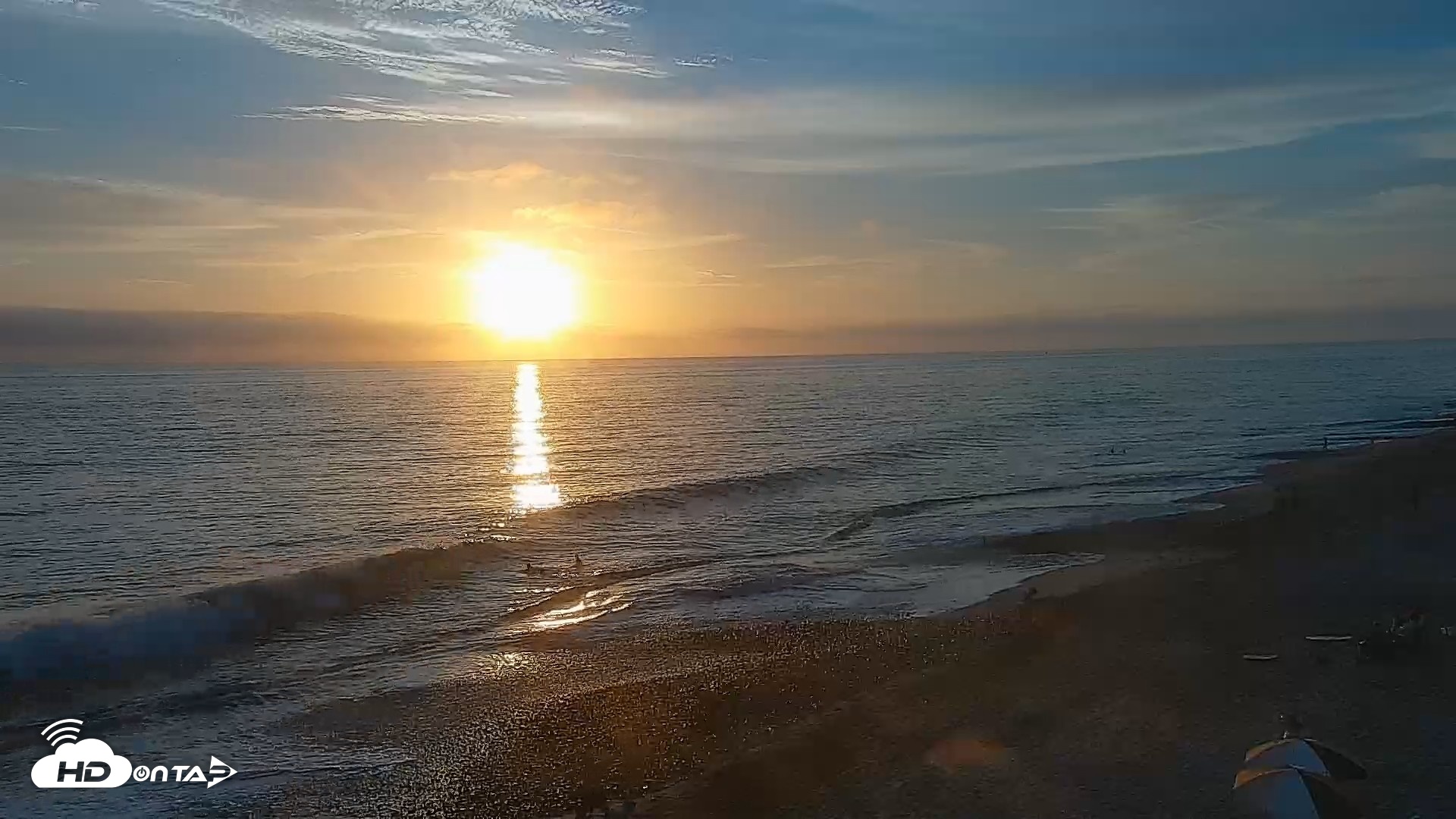 Snapshot of Carlsbad Beach Surf Live Webcam taken Aug 21, 2026, 7:14pm PDT
