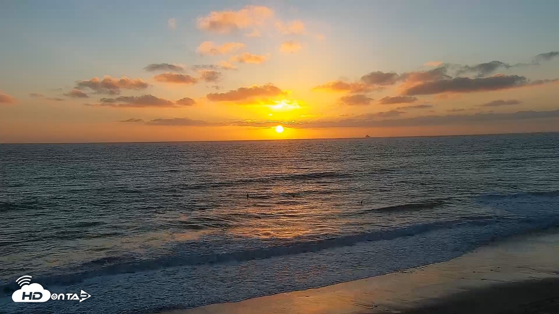 Snapshot of Carlsbad Beach Surf Live Webcam taken Sep 28, 2026, 6:34pm PDT