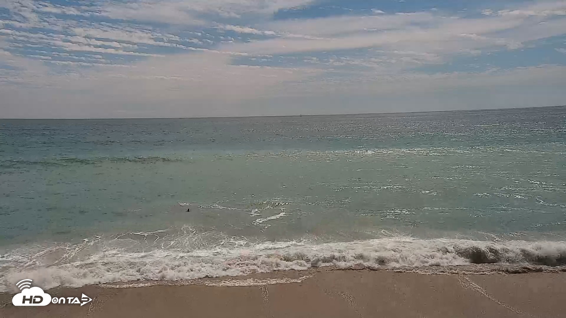 Snapshot of Carlsbad Beach Surf Live Webcam taken Aug 15, 2026, 2:53pm PDT