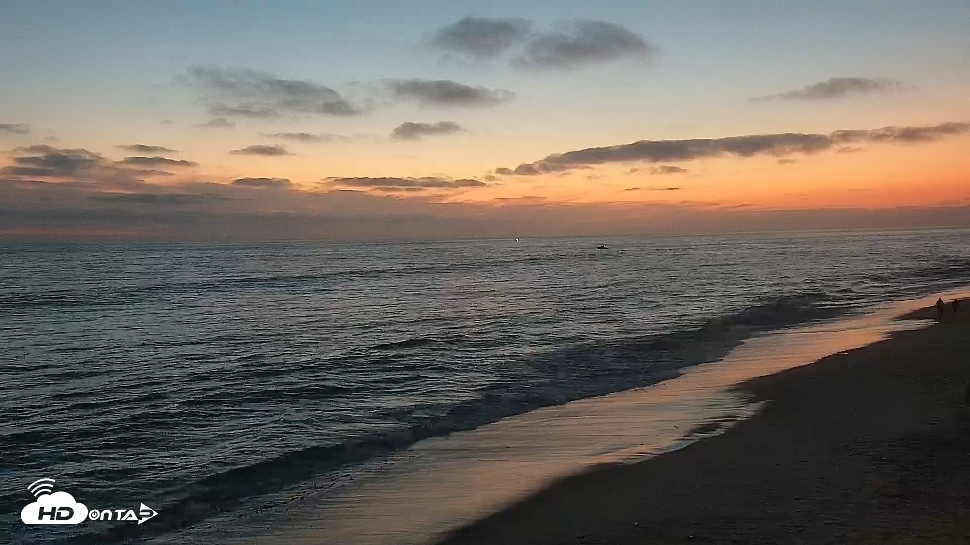 Snapshot of Carlsbad Beach Surf Live Webcam taken Aug 11, 2026, 8:11pm PDT