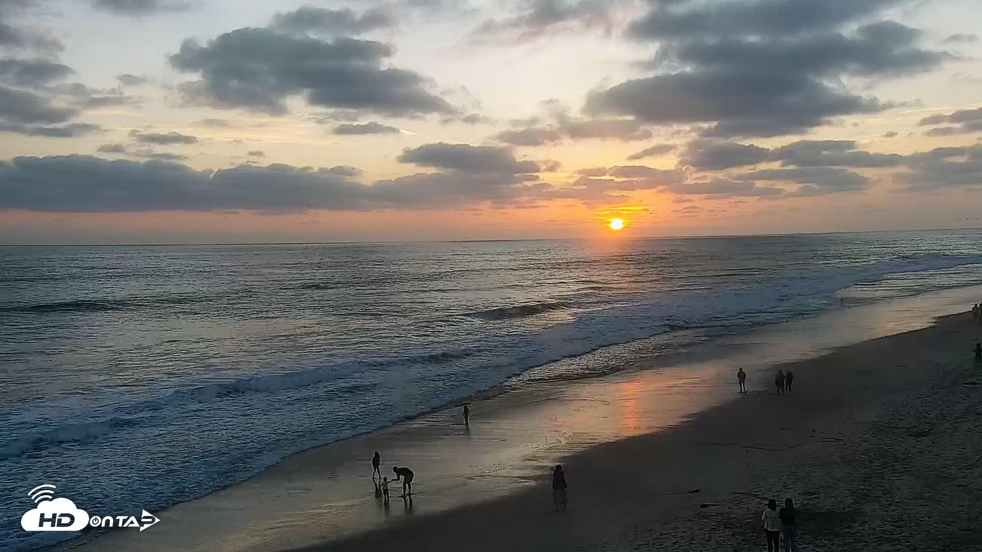 Snapshot of Carlsbad Beach Surf Live Webcam taken Jun 8, 2026, 7:53pm PDT