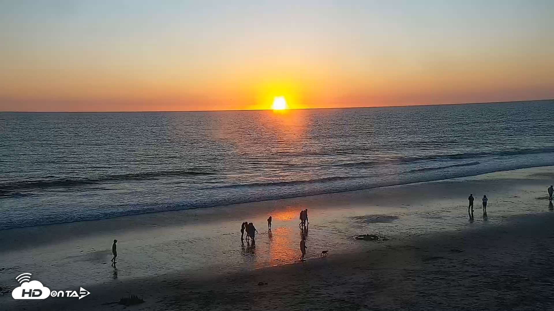 Snapshot of Carlsbad Beach Surf Live Webcam taken Oct 8, 2025, 6:21pm PDT