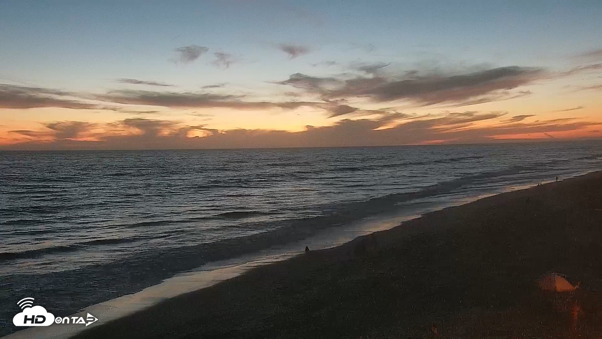 Snapshot of Carlsbad Beach Surf Live Webcam taken Aug 17, 2026, 8:06pm PDT