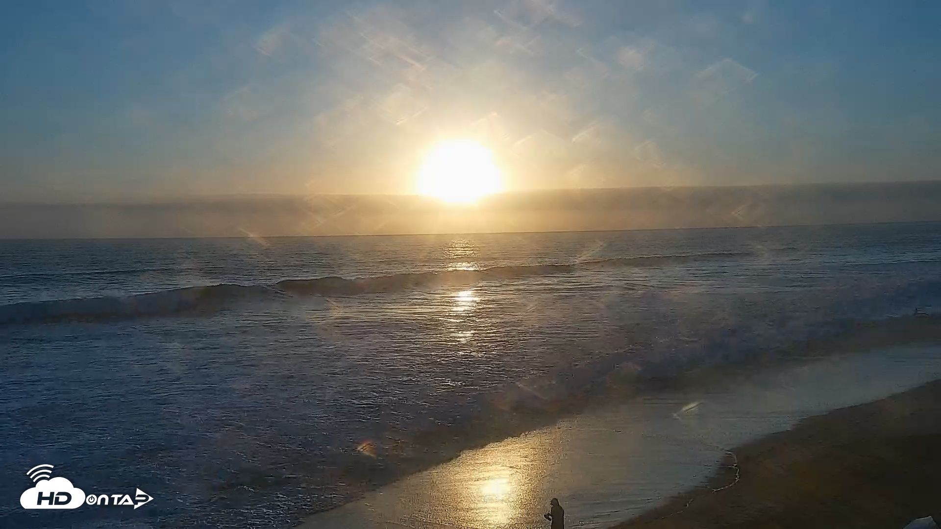 Snapshot of Carlsbad Beach Surf Live Webcam taken Aug 29, 2026, 7:00pm PDT