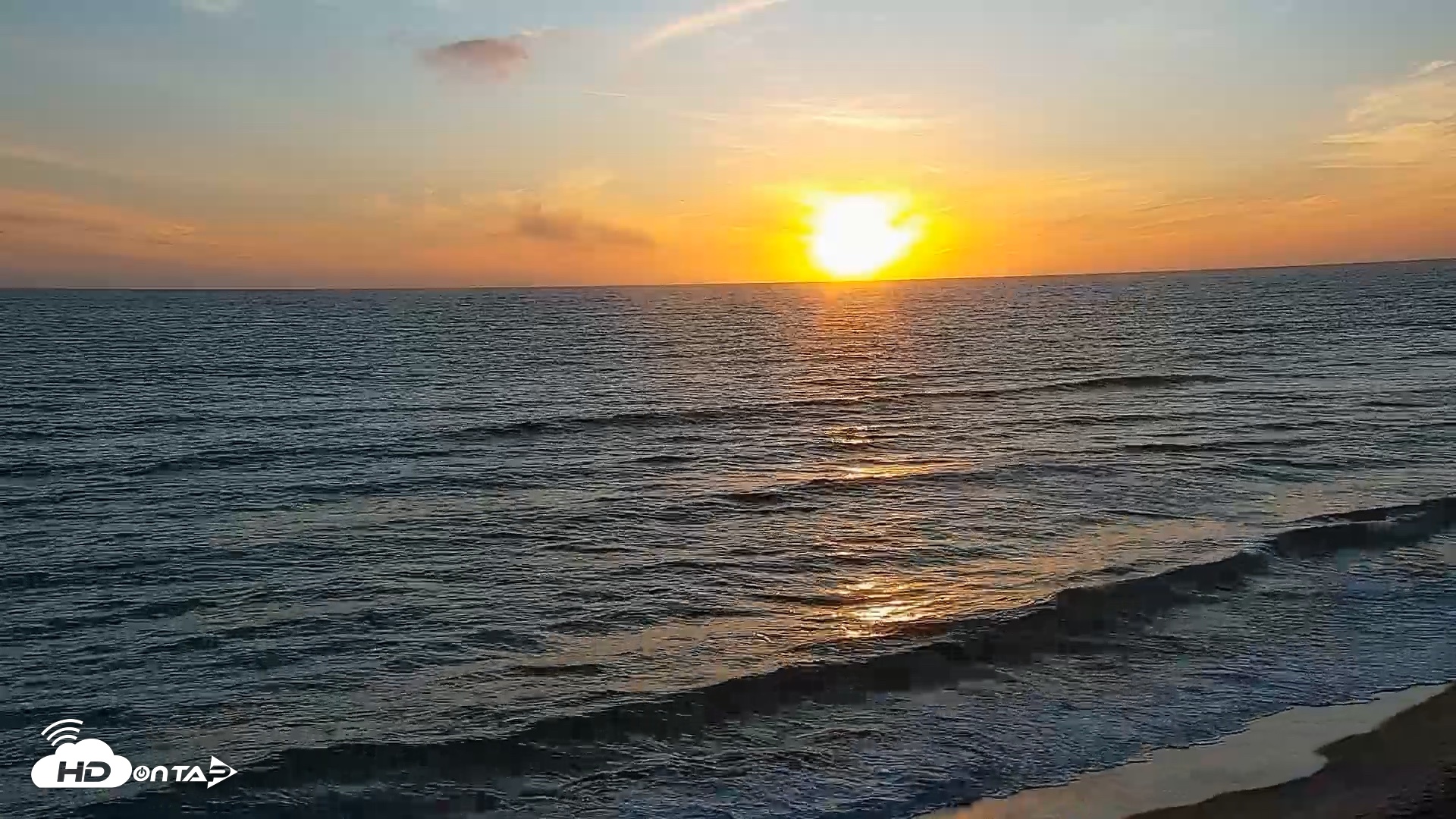 Snapshot of Carlsbad Beach Surf Live Webcam taken Apr 15, 2026, 7:13pm PDT