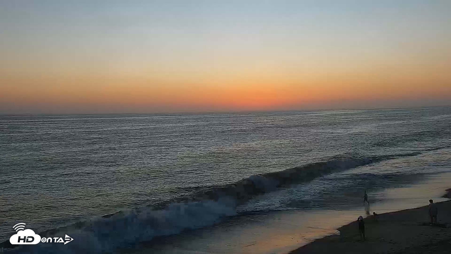 Snapshot of Carlsbad Beach Surf Live Webcam taken Aug 25, 2026, 7:26pm PDT