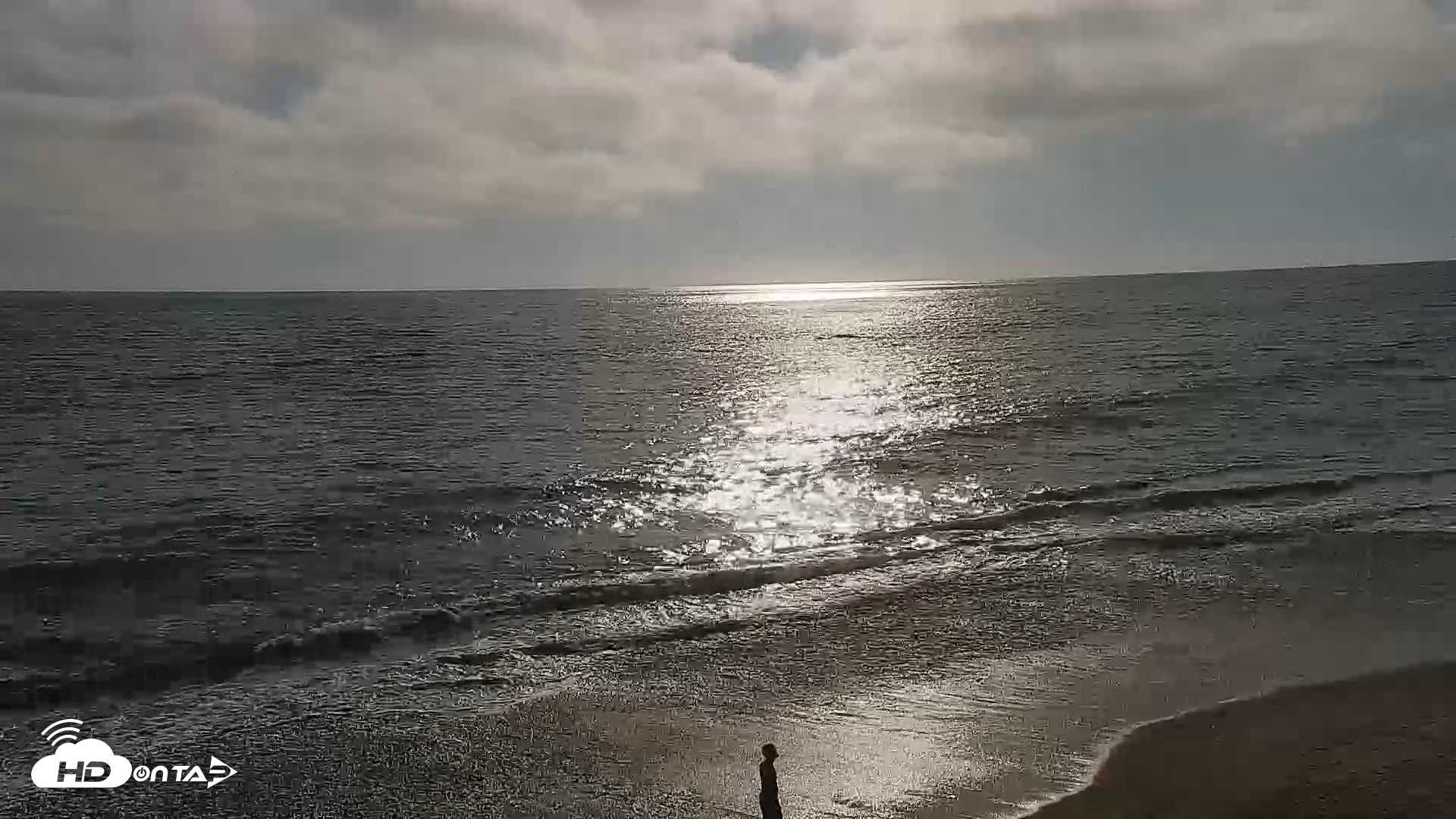 Snapshot of Carlsbad Beach Surf Live Webcam taken Aug 8, 2026, 5:49pm PDT