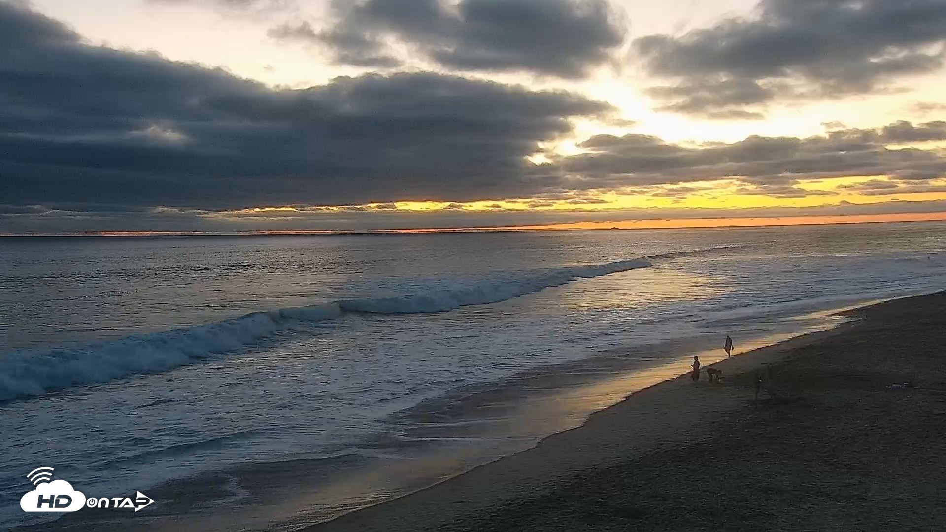 Snapshot of Carlsbad Beach Surf Live Webcam taken Aug 14, 2026, 8:01pm PDT