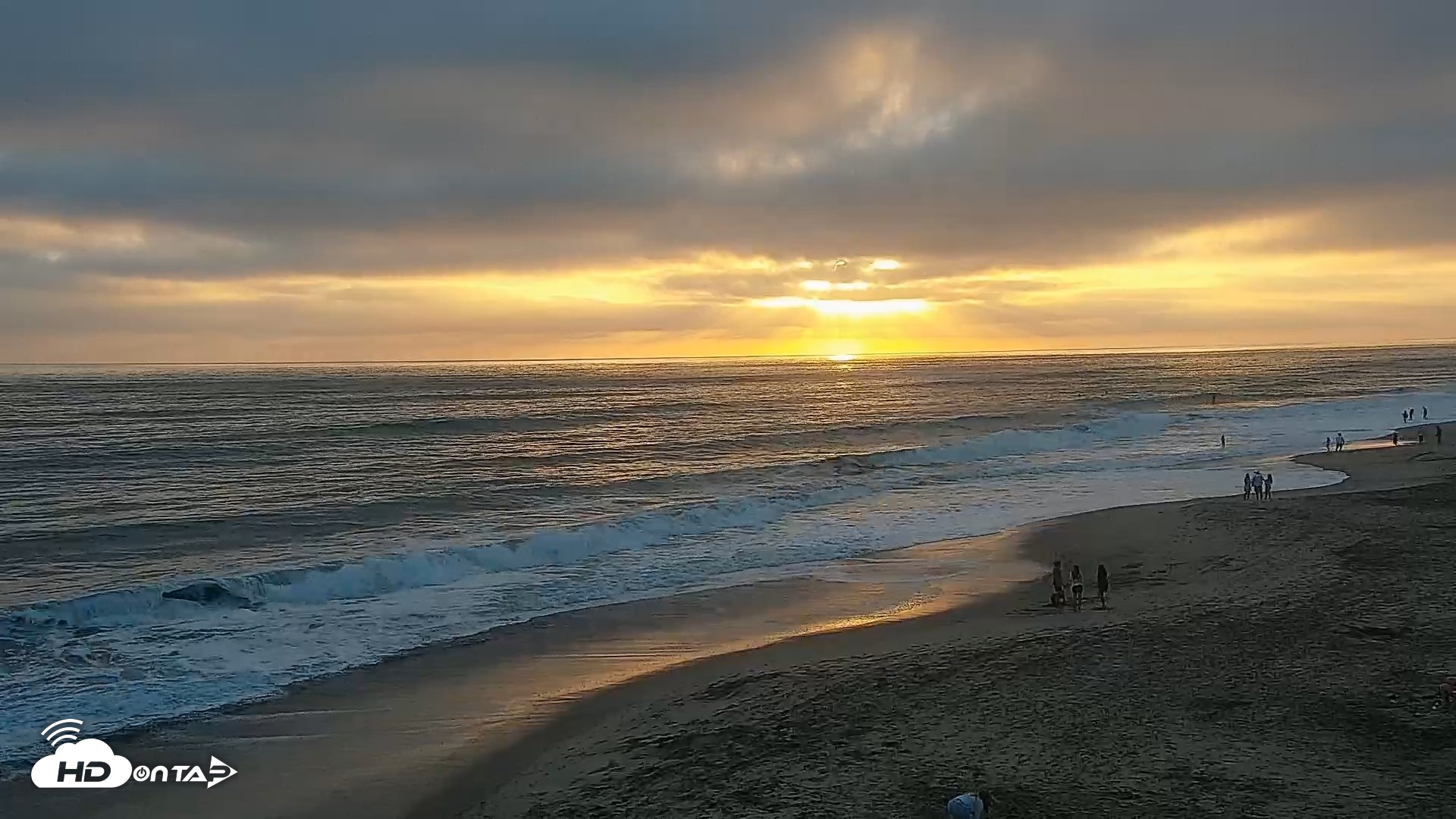 Snapshot of Carlsbad Beach Surf Live Webcam taken Jul 8, 2026, 7:45pm PDT