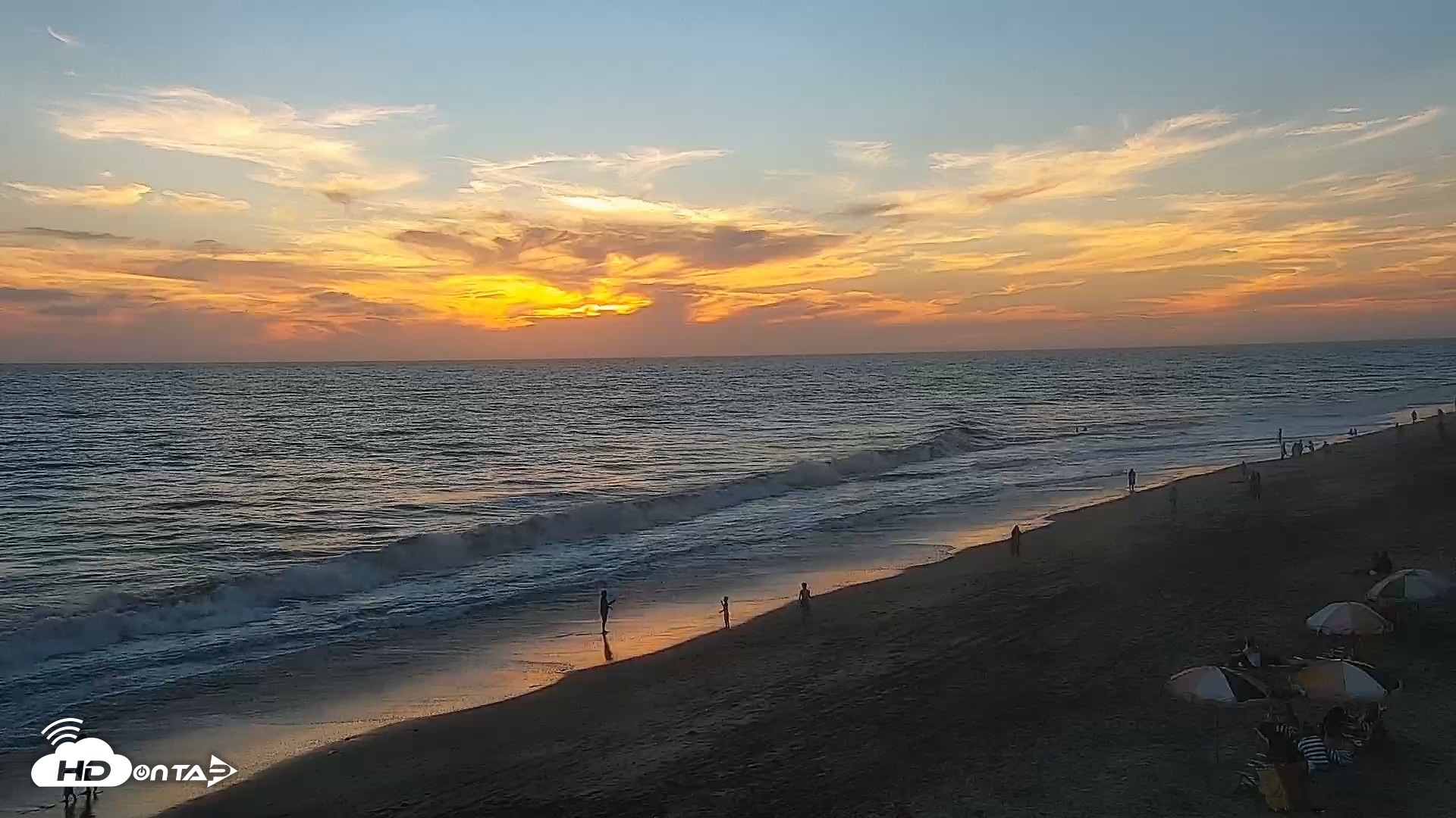 Snapshot of Carlsbad Beach Surf Live Webcam taken Aug 17, 2026, 7:29pm PDT
