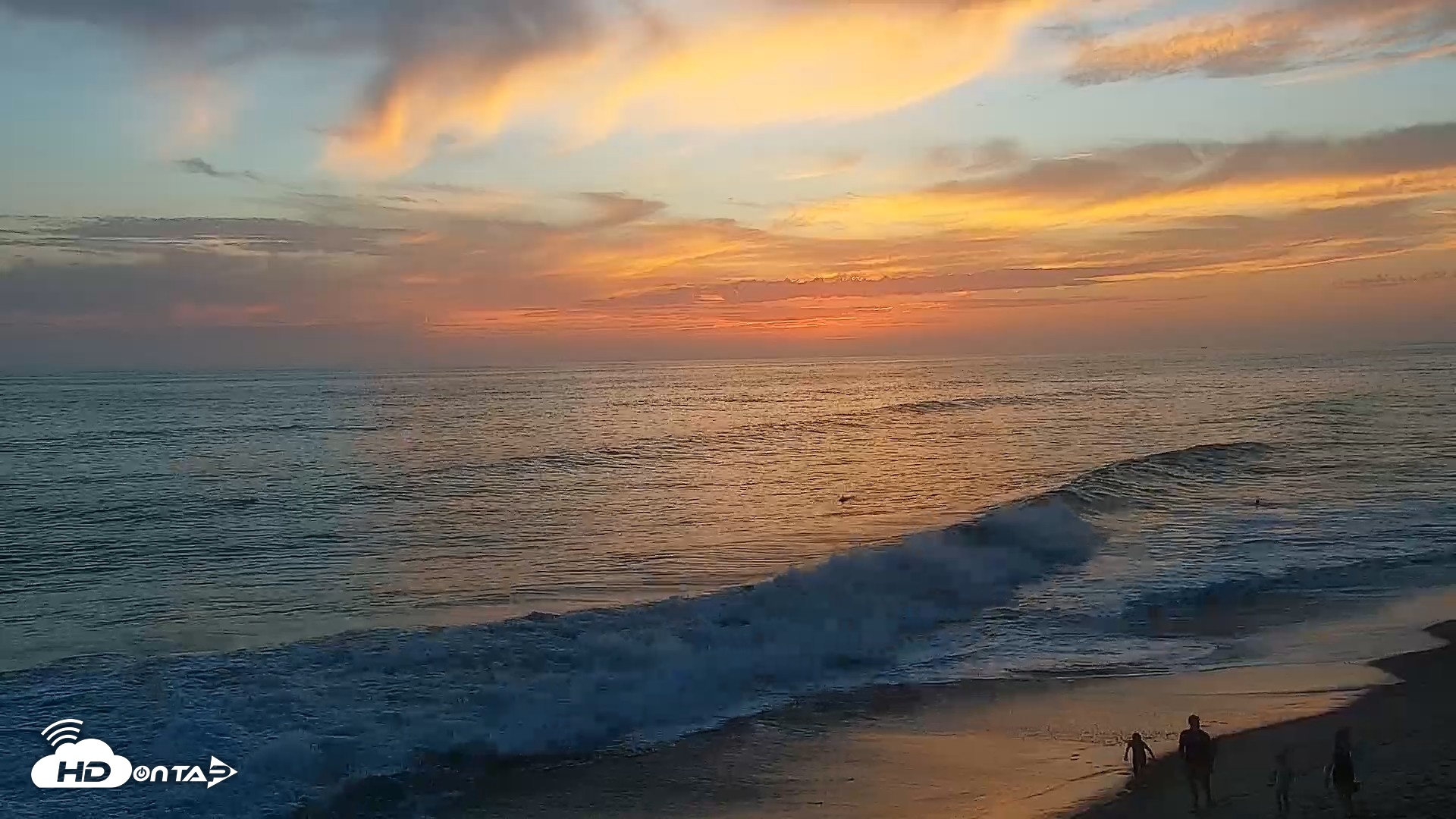 Snapshot of Carlsbad Beach Surf Live Webcam taken Aug 26, 2026, 7:26pm PDT