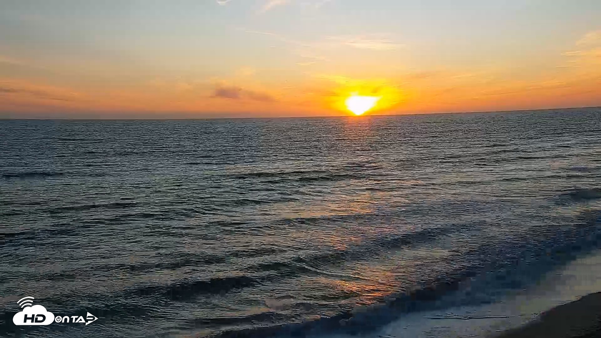 Snapshot of Carlsbad Beach Surf Live Webcam taken Apr 15, 2026, 7:17pm PDT