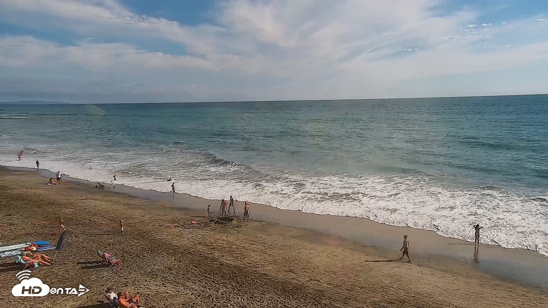 Snapshot of Carlsbad Beach Surf Live Webcam taken Aug 15, 2026, 5:15pm PDT