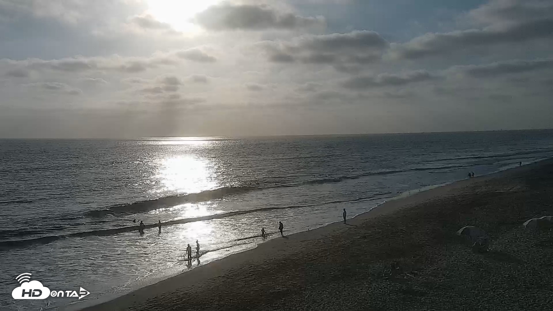 Snapshot of Carlsbad Beach Surf Live Webcam taken Aug 4, 2026, 6:35pm PDT