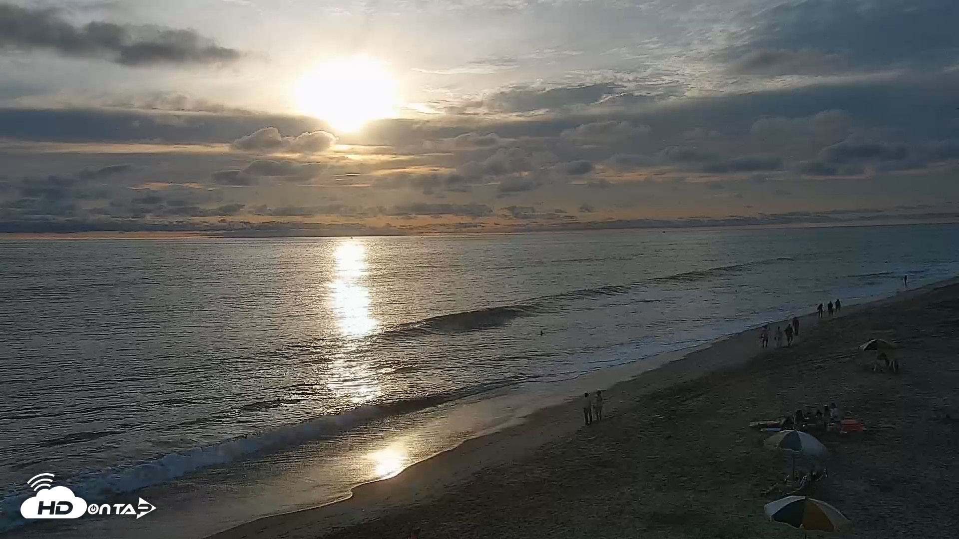Snapshot of Carlsbad Beach Surf Live Webcam taken Aug 13, 2026, 7:05pm PDT