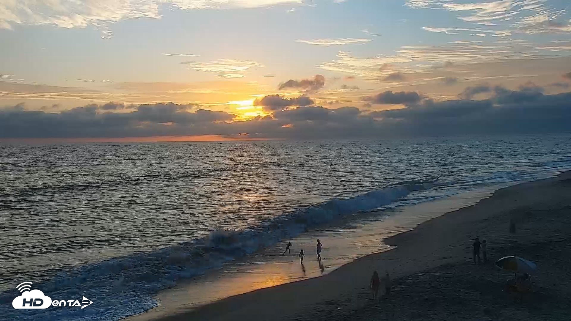 Snapshot of Carlsbad Beach Surf Live Webcam taken Aug 12, 2026, 7:31pm PDT