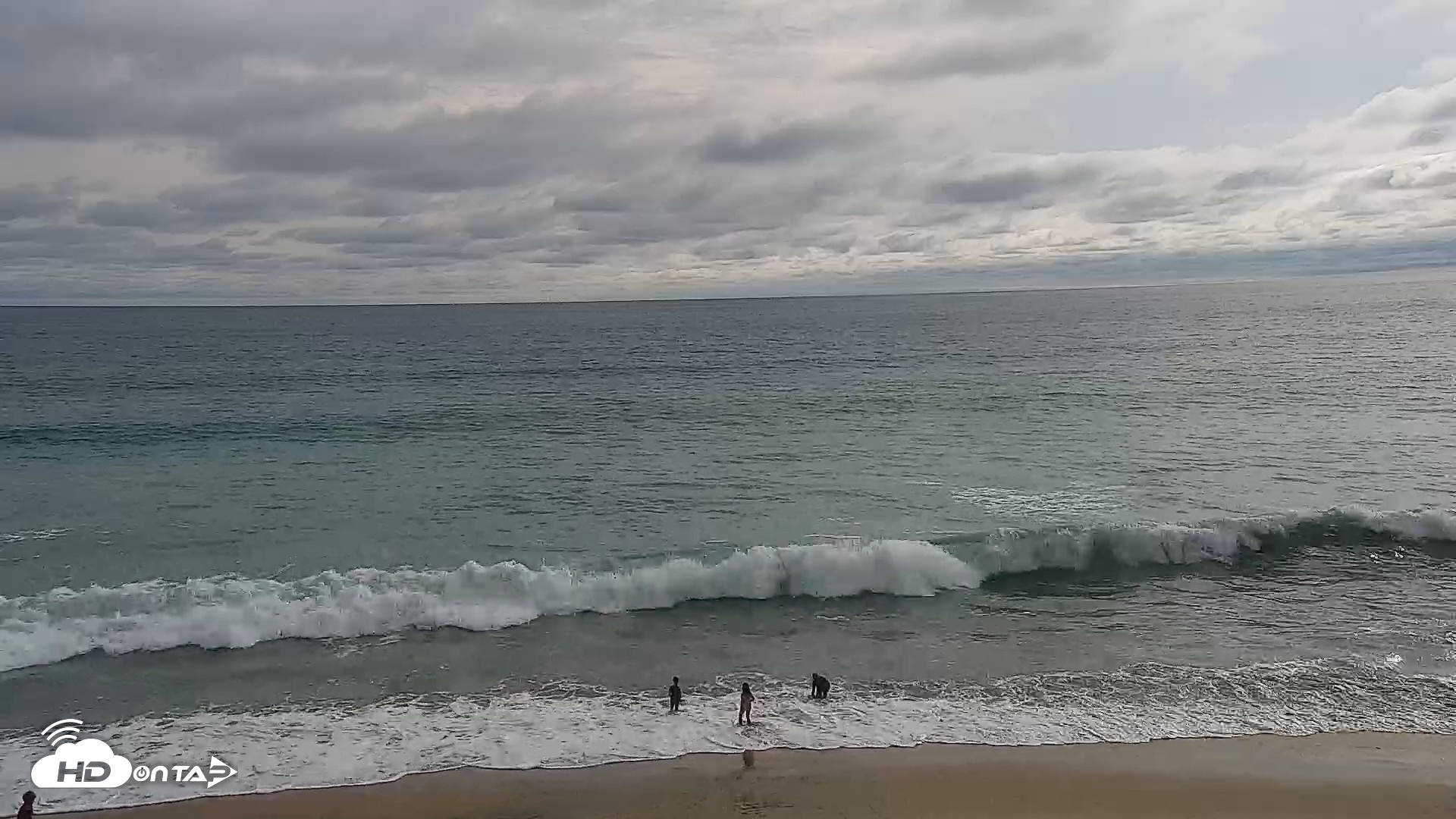 Snapshot of Carlsbad Beach Surf Live Webcam taken Aug 13, 2026, 5:32pm PDT