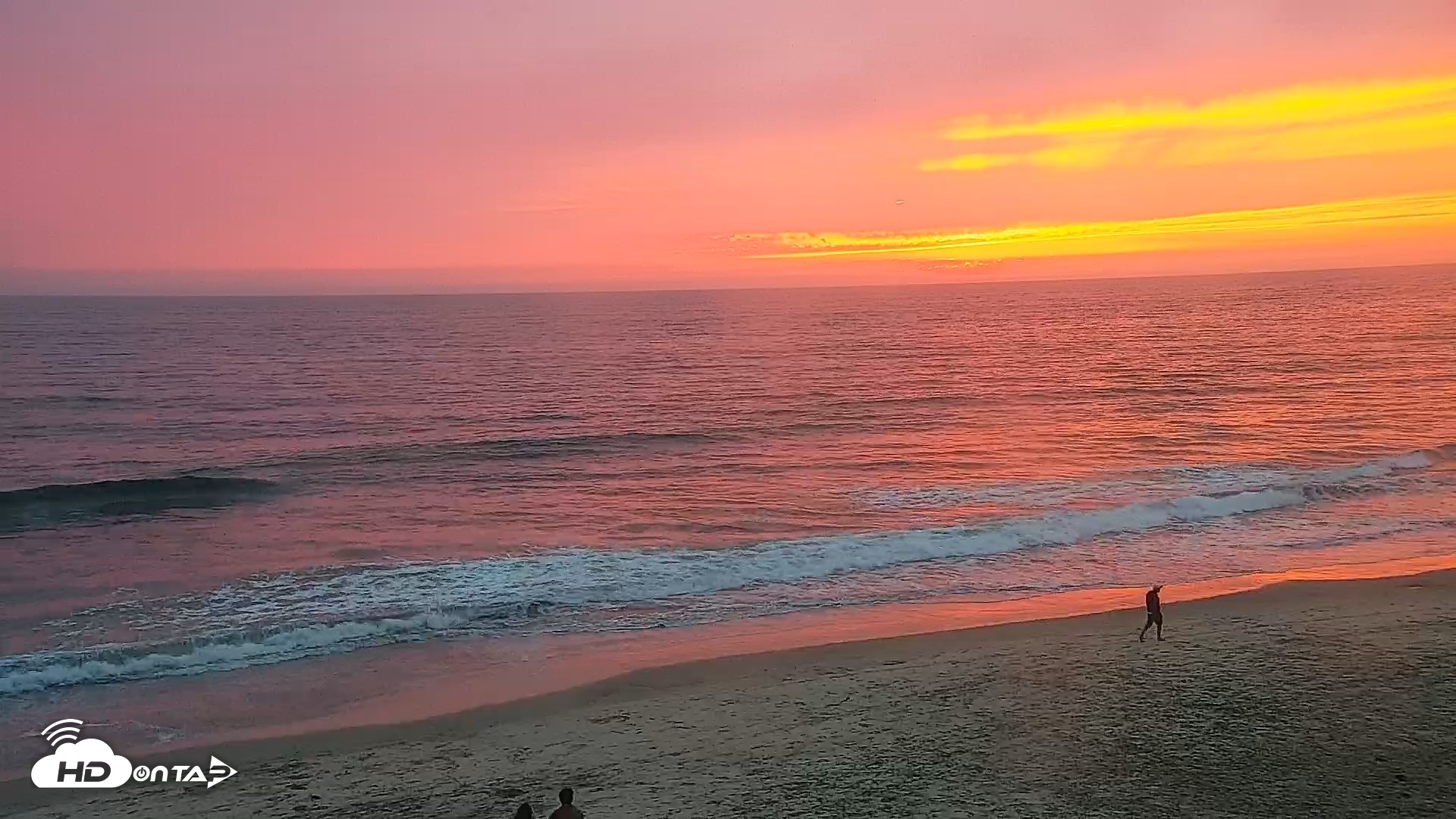 Snapshot of Carlsbad Beach Surf Live Webcam taken Sep 21, 2025, 6:51pm PDT