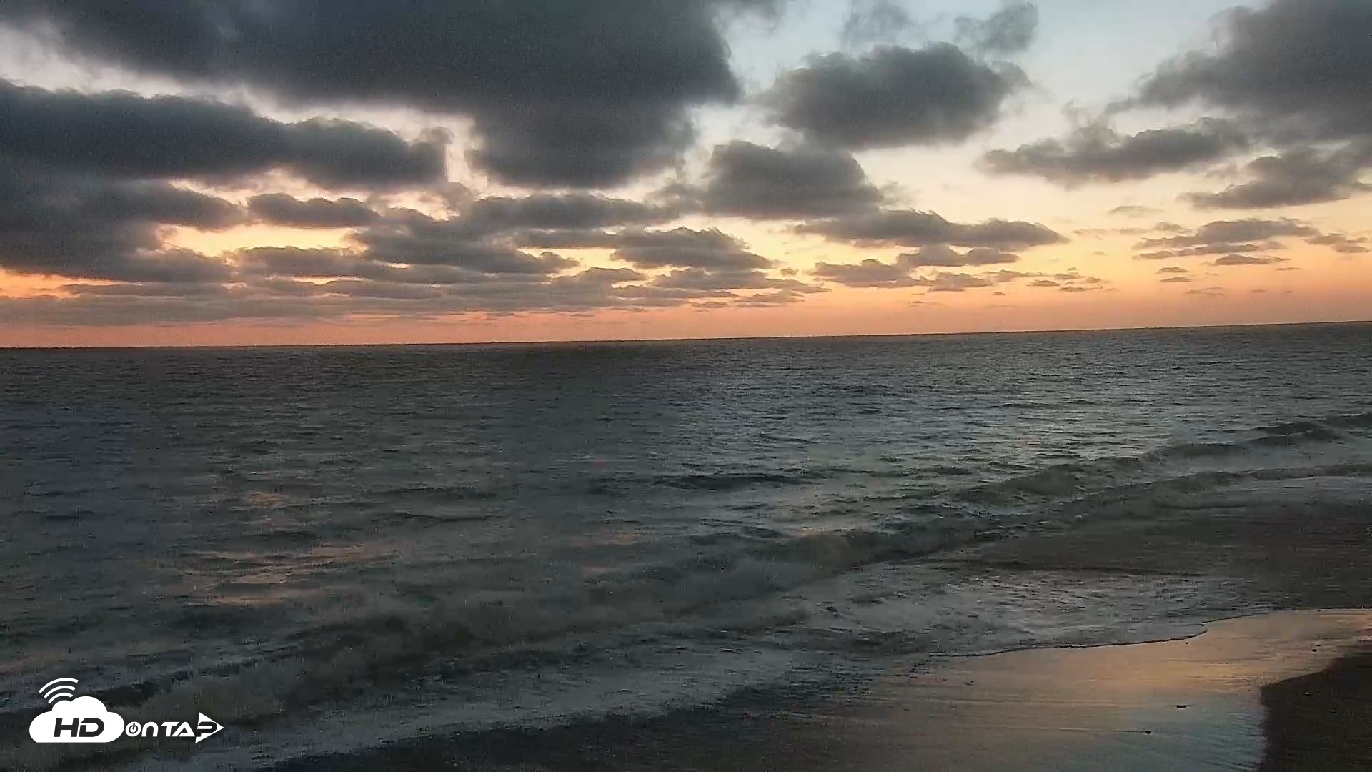 Snapshot of Carlsbad Beach Surf Live Webcam taken Sep 22, 2026, 7:14pm PDT
