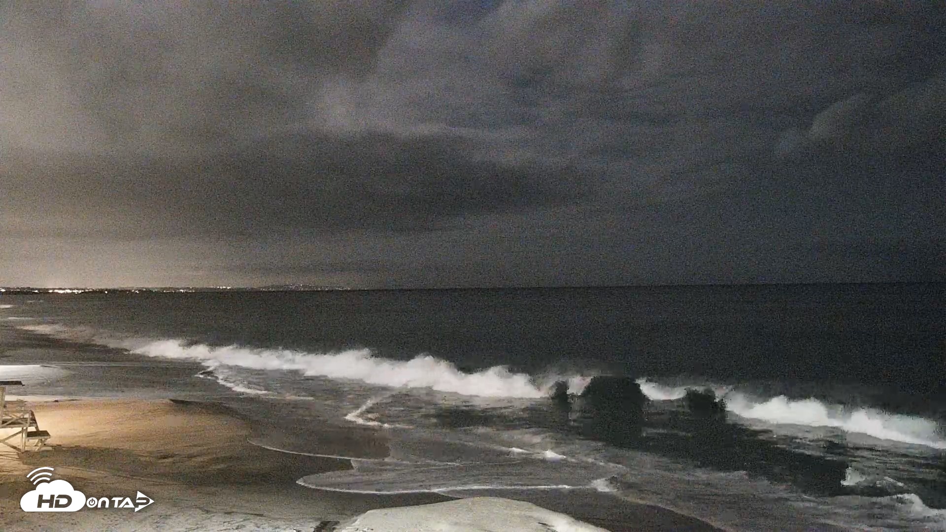 Snapshot of Carlsbad Beach Surf Live Webcam taken Jun 30, 2026, 11:38pm PDT