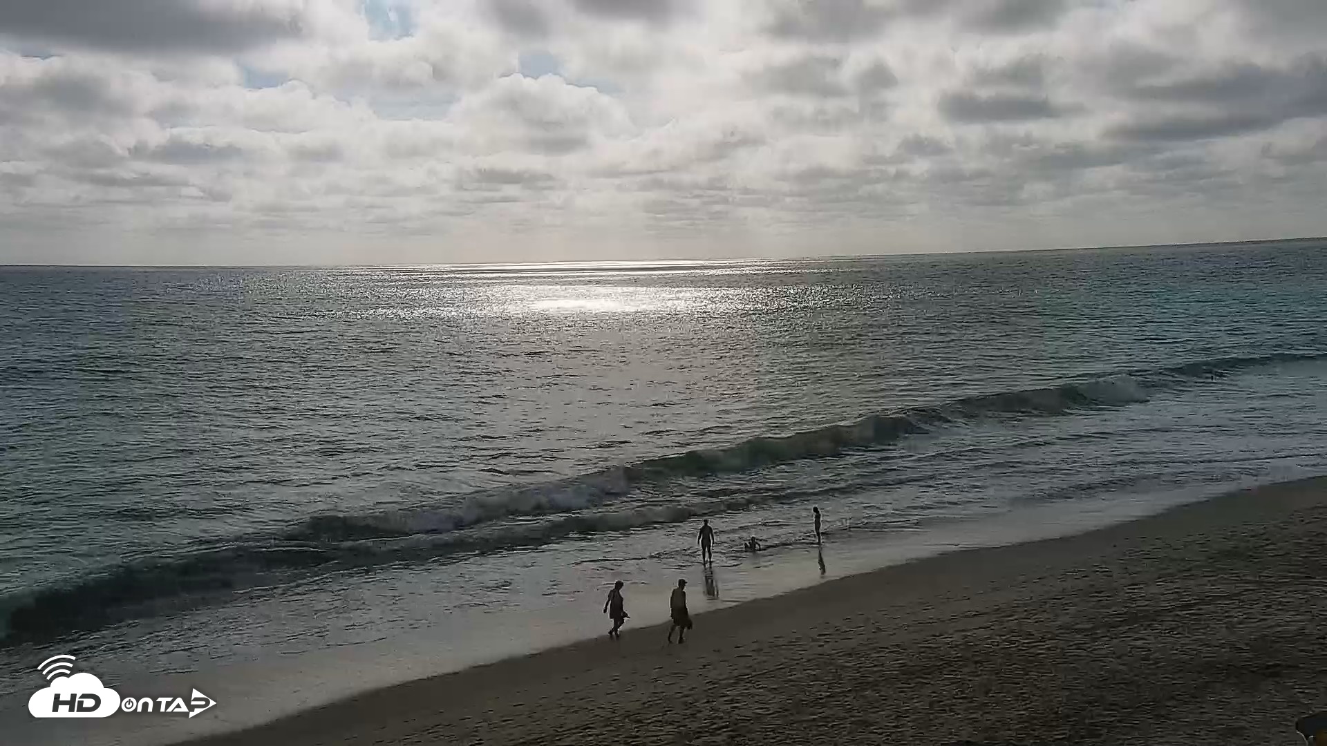 Snapshot of Carlsbad Beach Surf Live Webcam taken Aug 12, 2026, 5:12pm PDT