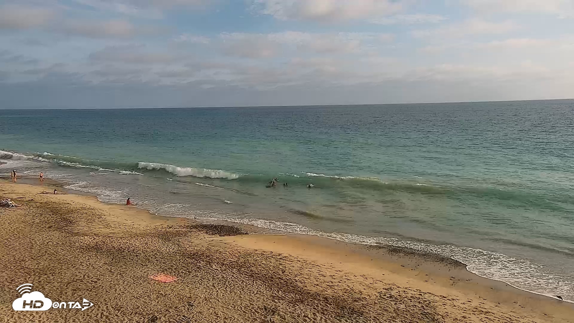 Snapshot of Carlsbad Beach Surf Live Webcam taken Aug 6, 2026, 6:10pm PDT