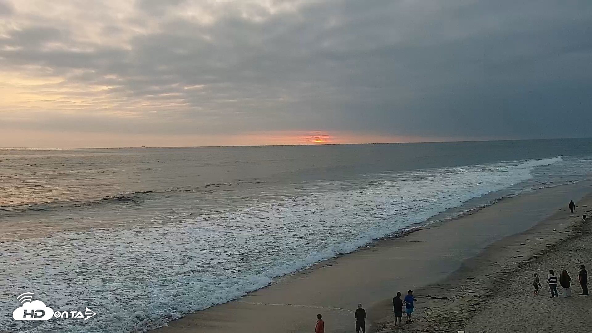 Snapshot of Carlsbad Beach Surf Live Webcam taken May 12, 2026, 7:40pm PDT