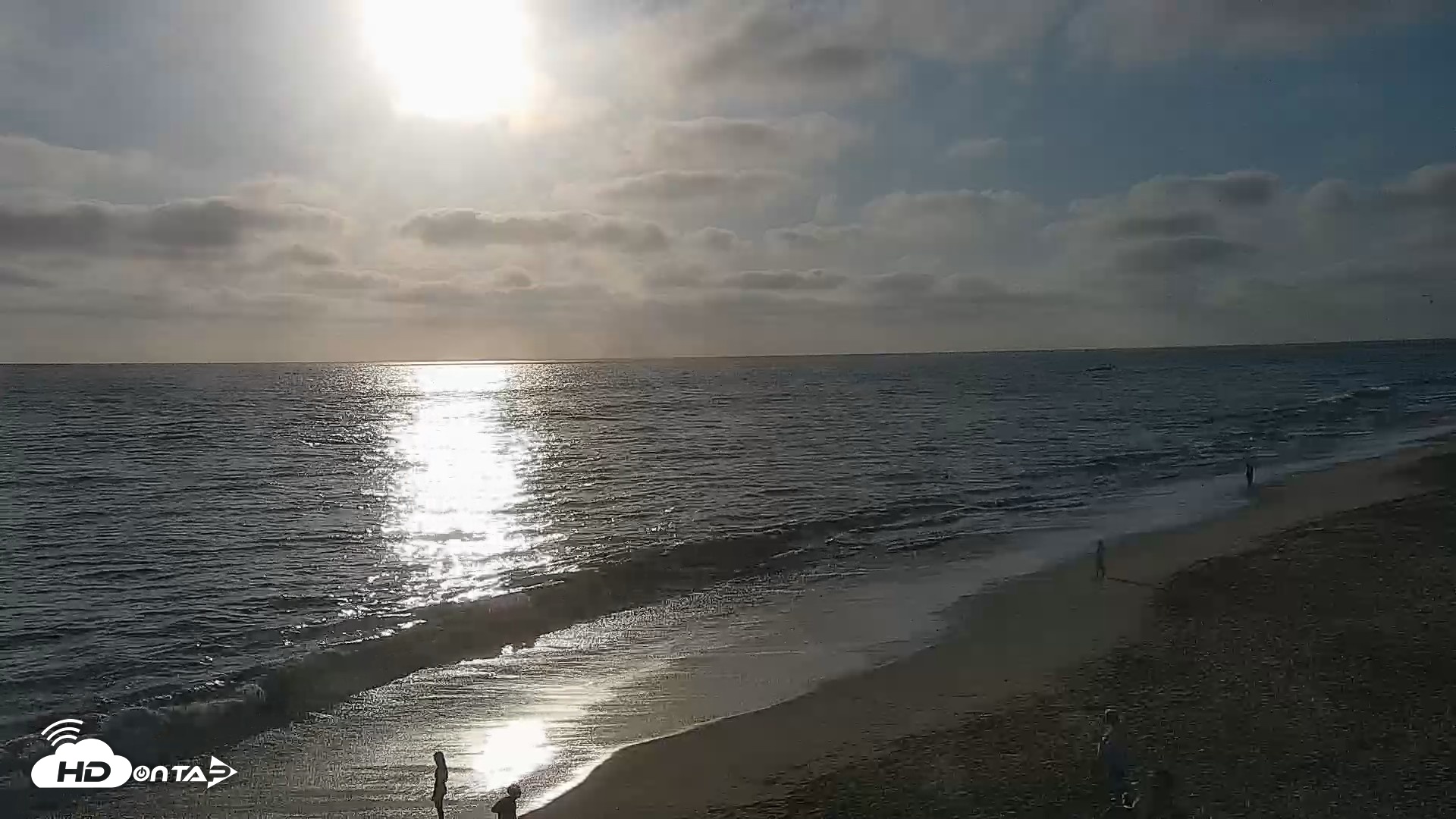 Snapshot of Carlsbad Beach Surf Live Webcam taken Aug 11, 2026, 6:37pm PDT