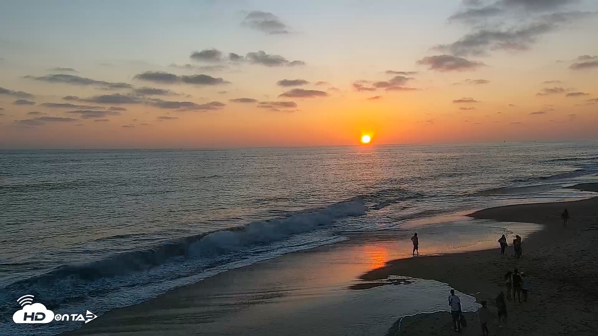 Snapshot of Carlsbad Beach Surf Live Webcam taken Jul 10, 2026, 7:57pm PDT