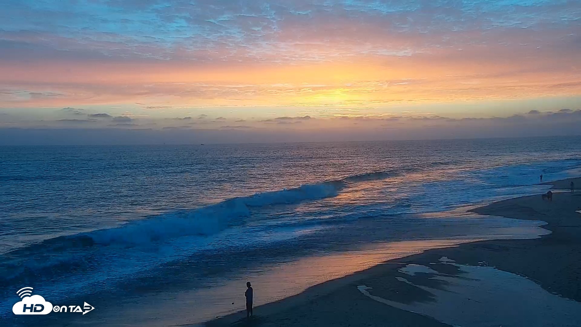 Snapshot of Carlsbad Beach Surf Live Webcam taken Jul 25, 2026, 8:02pm PDT