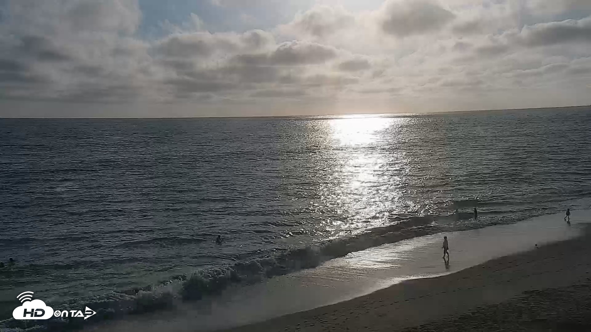 Snapshot of Carlsbad Beach Surf Live Webcam taken Aug 11, 2026, 6:17pm PDT