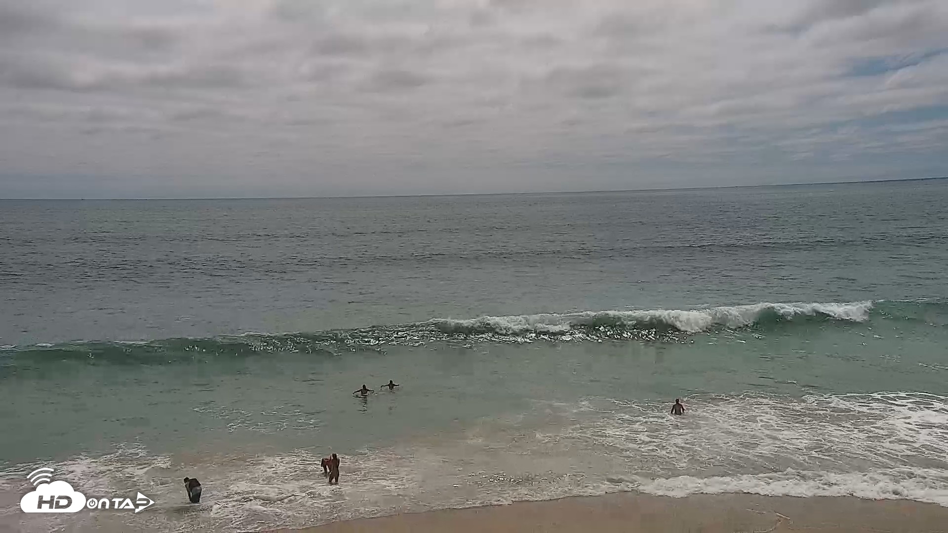 Snapshot of Carlsbad Beach Surf Live Webcam taken Aug 14, 2026, 2:44pm PDT