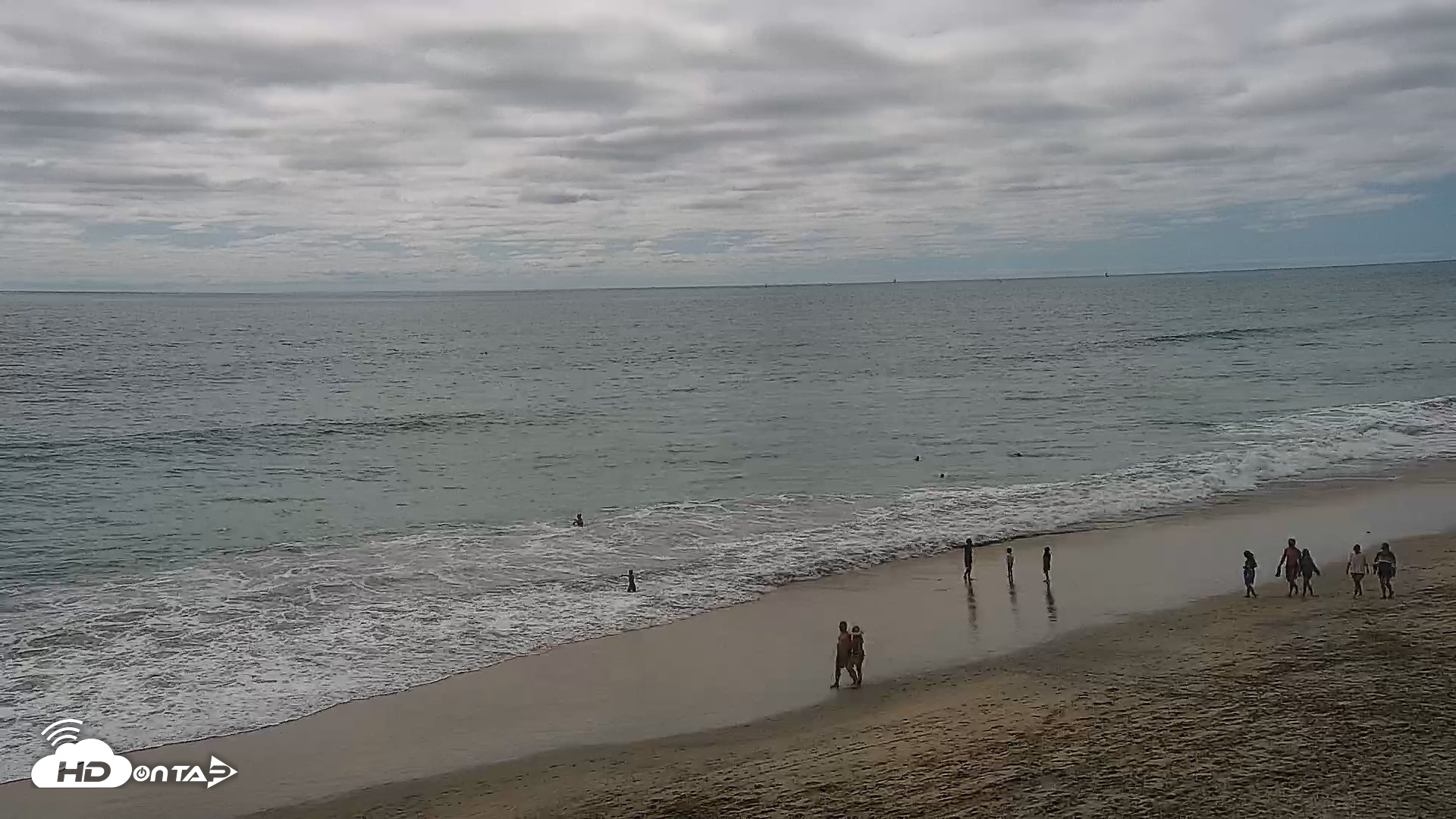 Snapshot of Carlsbad Beach Surf Live Webcam taken Aug 14, 2026, 3:45pm PDT