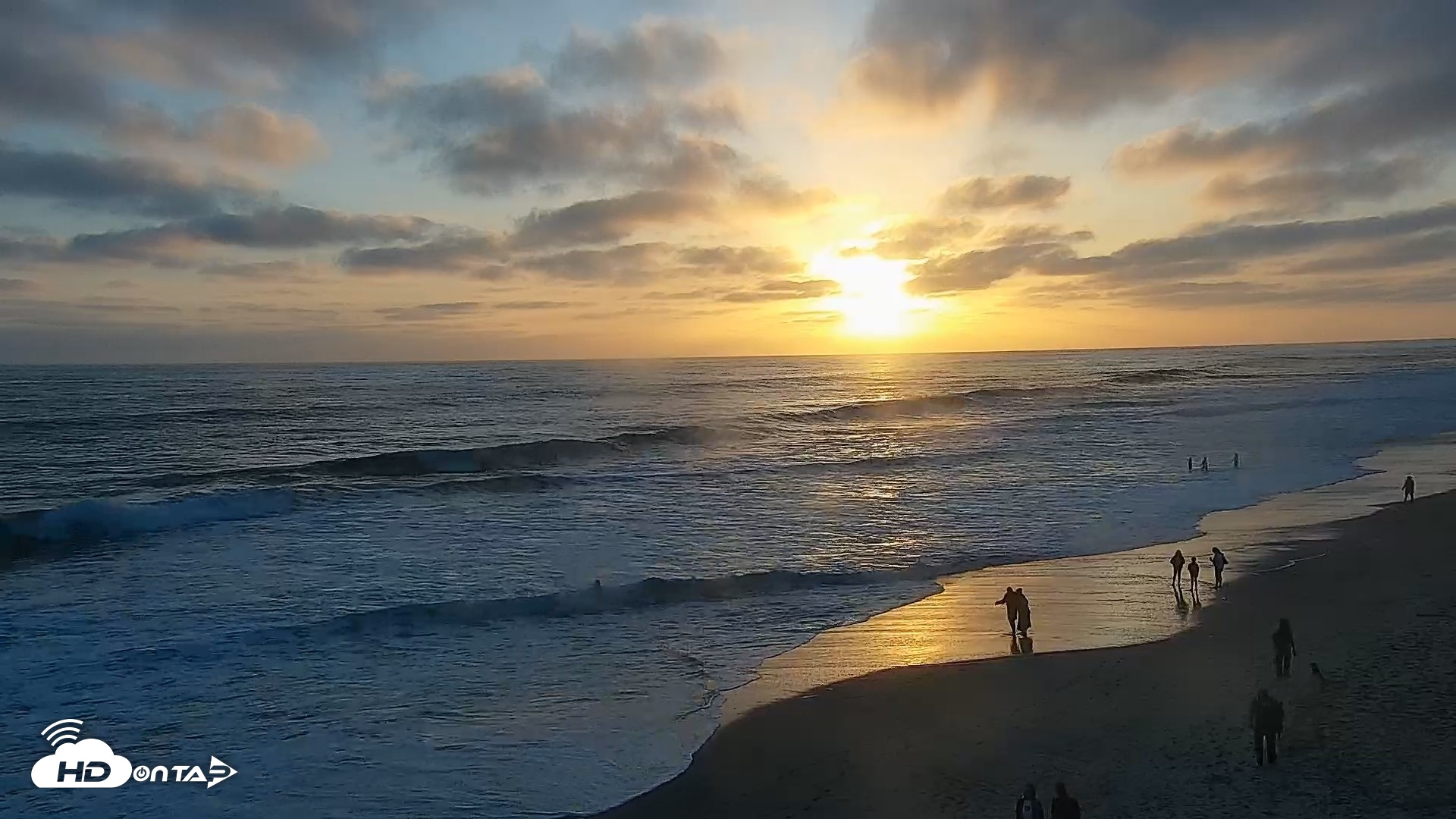 Snapshot of Carlsbad Beach Surf Live Webcam taken Jun 9, 2026, 7:45pm PDT