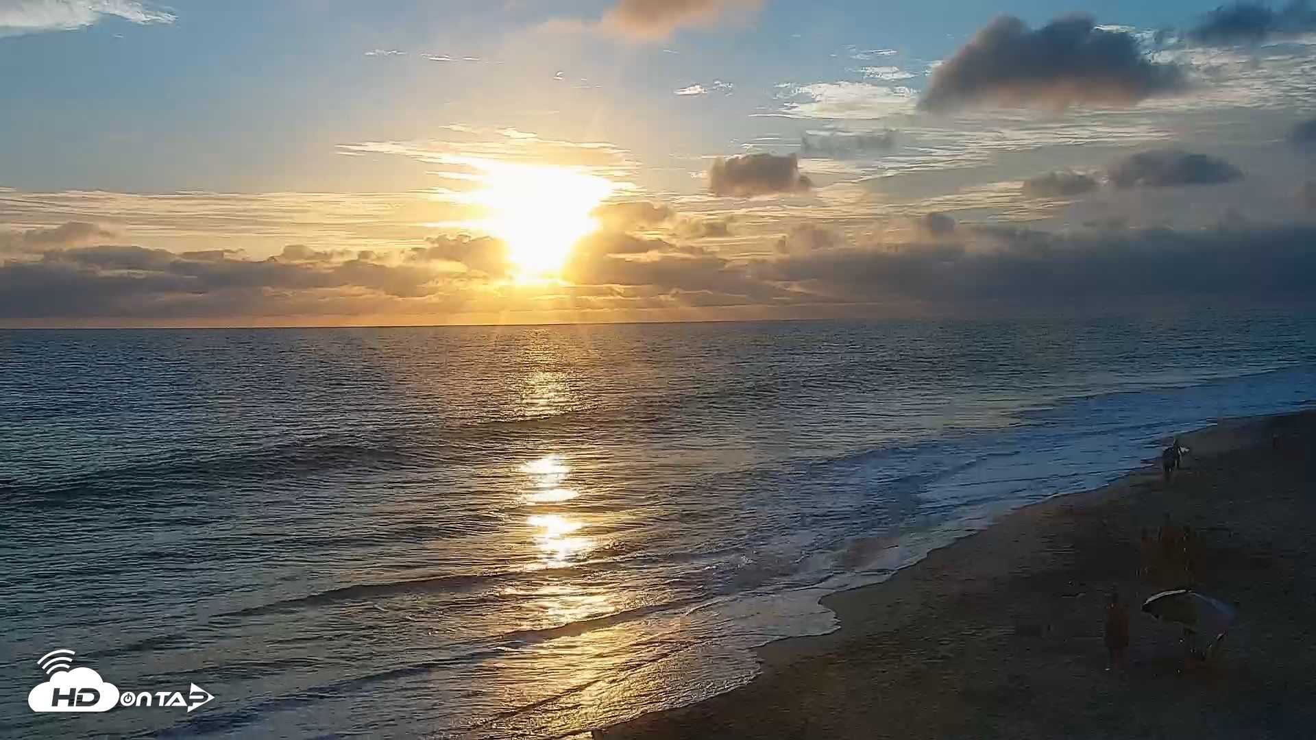 Snapshot of Carlsbad Beach Surf Live Webcam taken Aug 12, 2026, 7:18pm PDT