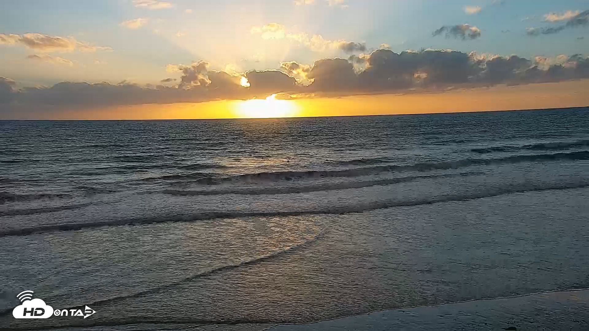 Snapshot of Carlsbad Beach Surf Live Webcam taken Feb 17, 2026, 5:23pm PST