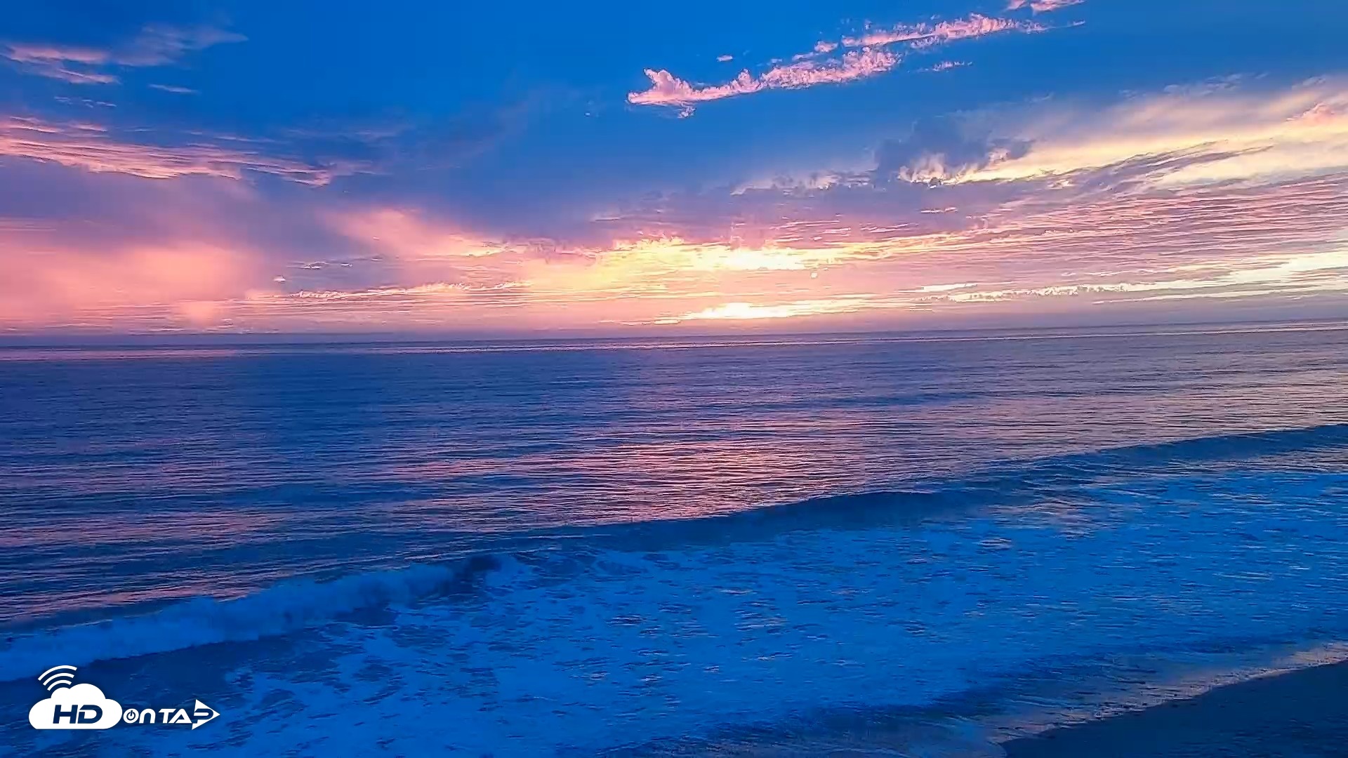 Snapshot of Carlsbad Beach Surf Live Webcam taken Sep 27, 2026, 6:45pm PDT