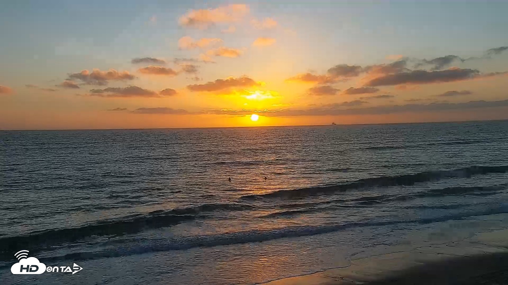 Snapshot of Carlsbad Beach Surf Live Webcam taken Sep 28, 2026, 6:35pm PDT