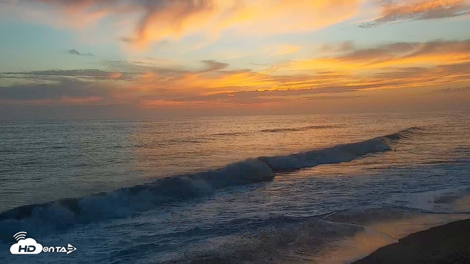 Snapshot of Carlsbad Beach Surf Live Webcam taken Aug 26, 2026, 7:30pm PDT