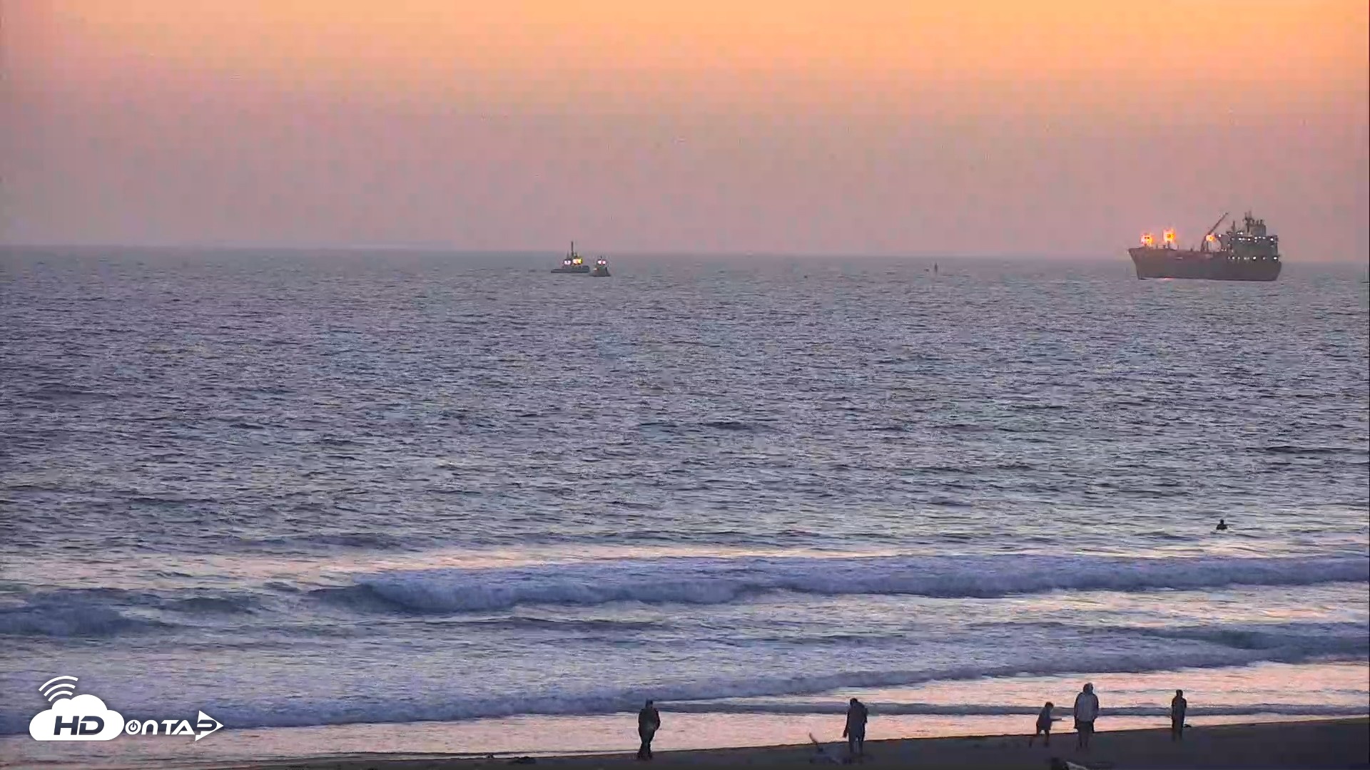 Snapshot of El Porto Beach Roving Live Cam taken Jun 7, 2026, 8:13pm PDT