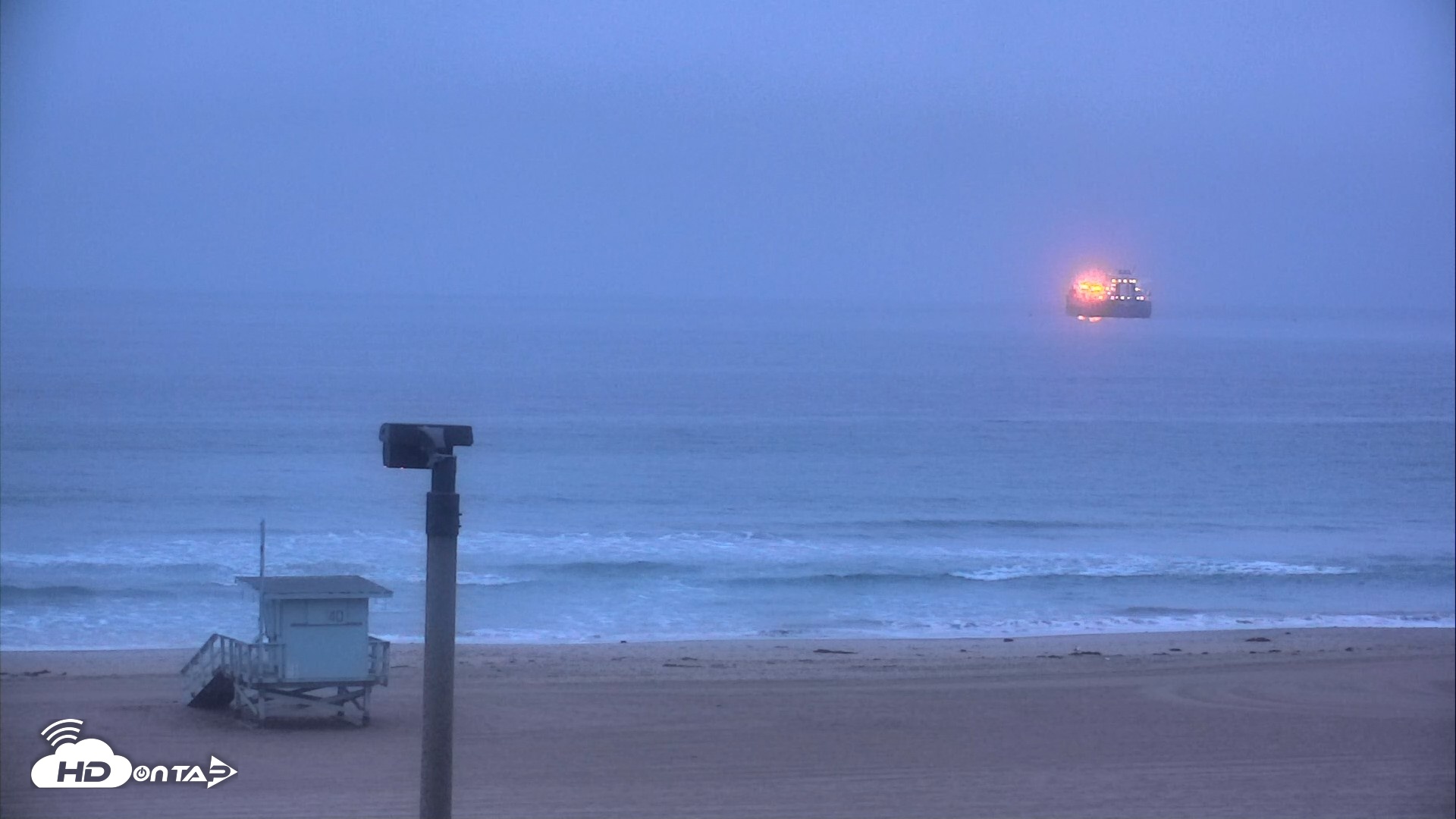 Snapshot of El Porto Beach Roving Live Cam taken Jun 24, 2026, 5:33am PDT