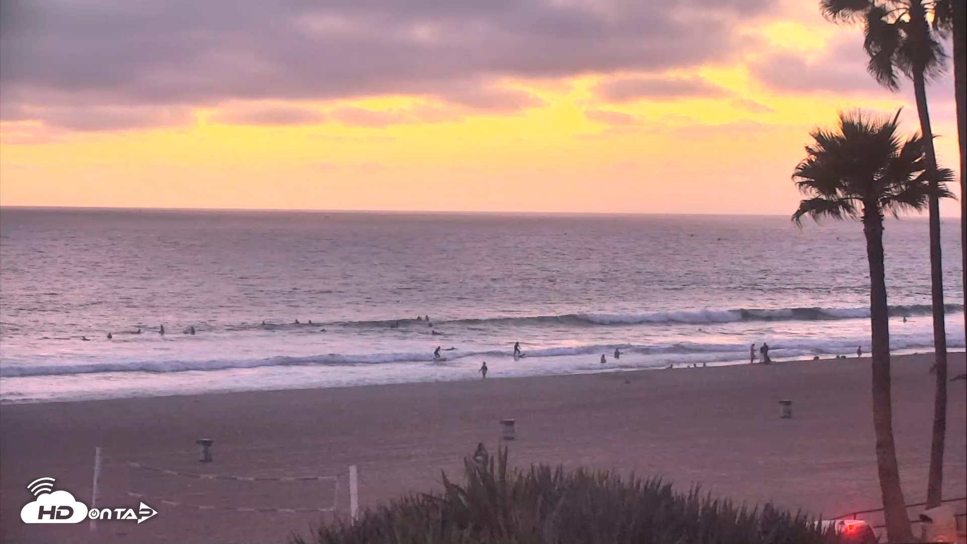 Snapshot of El Porto Beach Roving Live Cam taken Sep 23, 2026, 7:07pm PDT