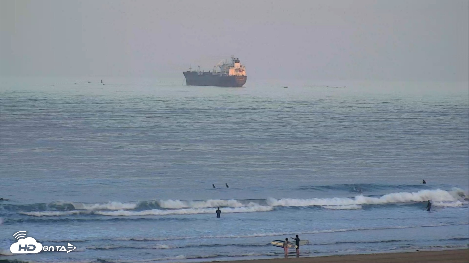 Snapshot of El Porto Beach Roving Live Cam taken Aug 25, 2026, 6:42am PDT