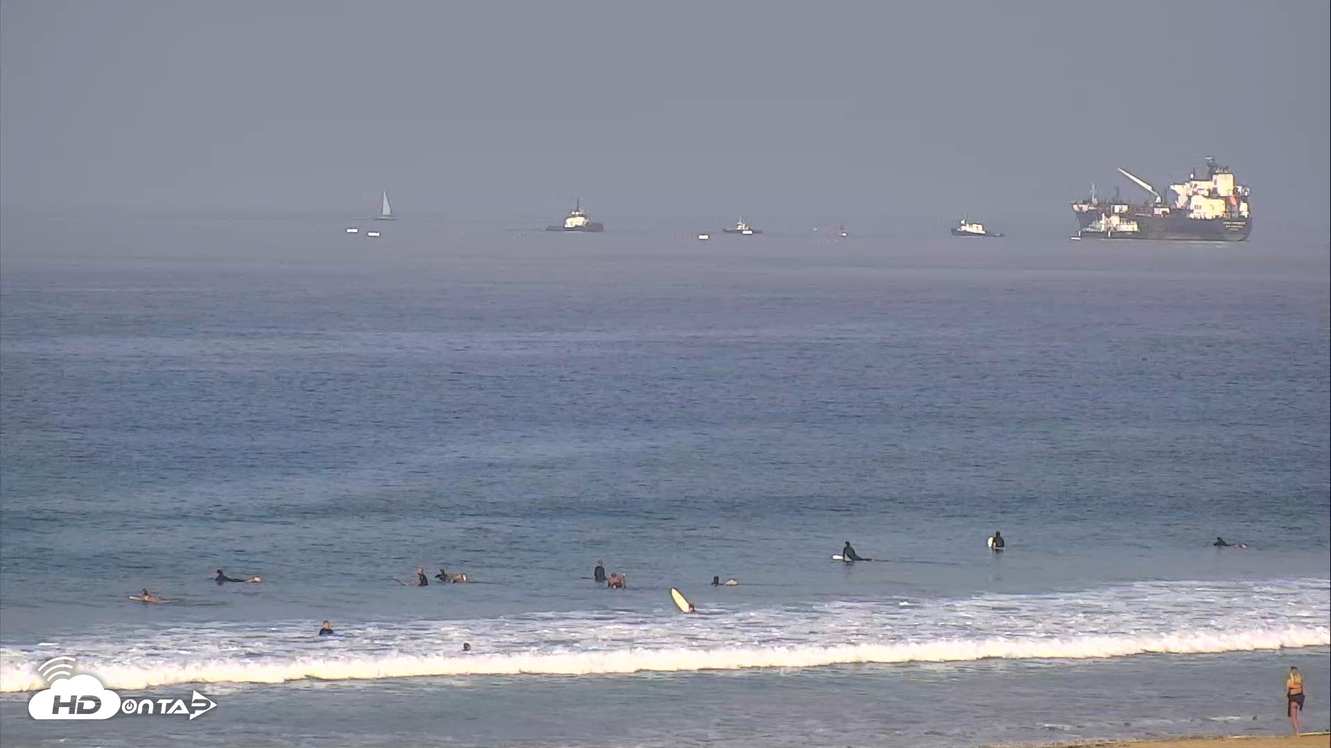 Snapshot of El Porto Beach Roving Live Cam taken Oct 1, 2026, 9:07am PDT