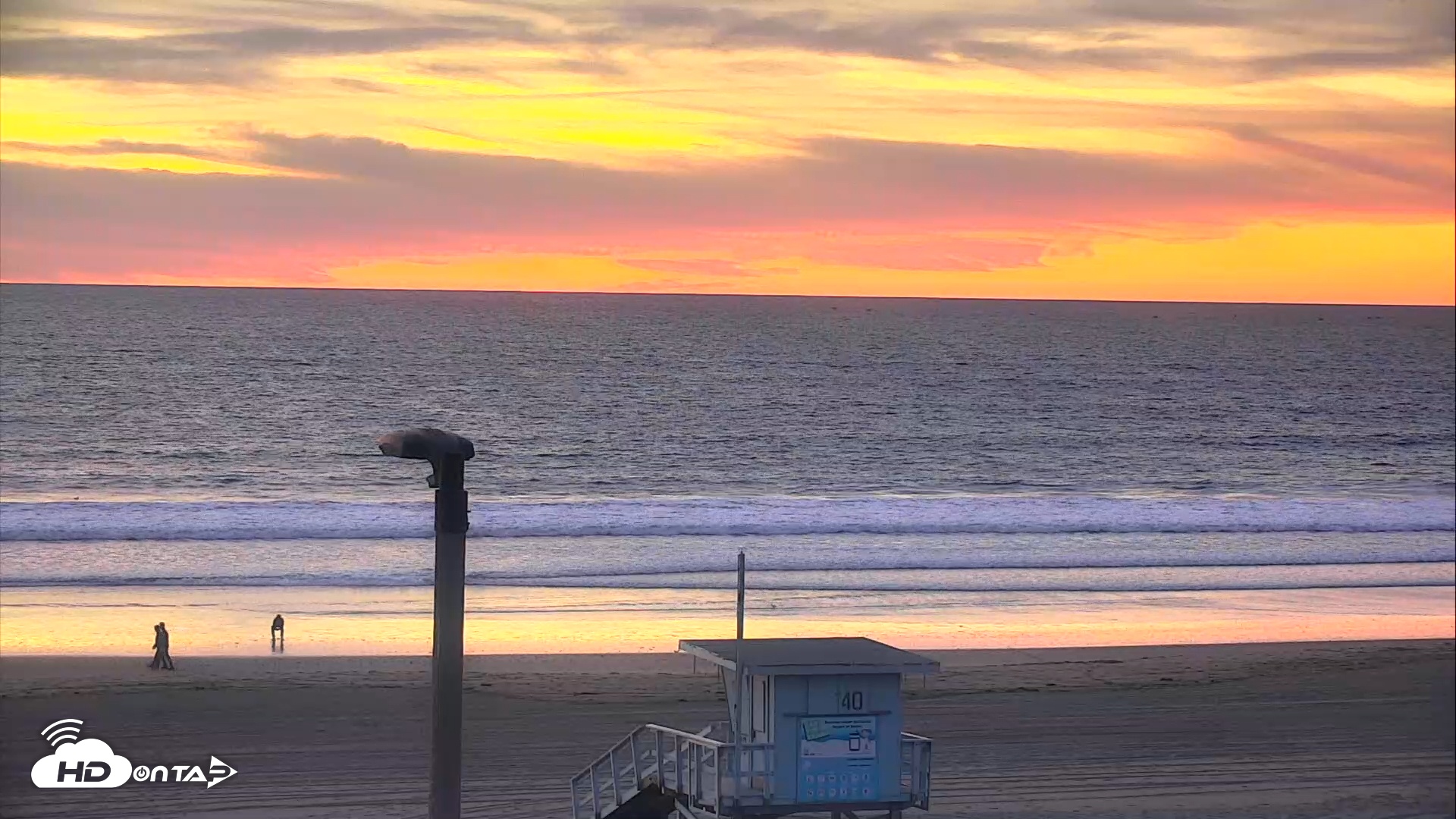 Snapshot of El Porto Beach Roving Live Cam taken Dec 4, 2025, 4:55pm PST