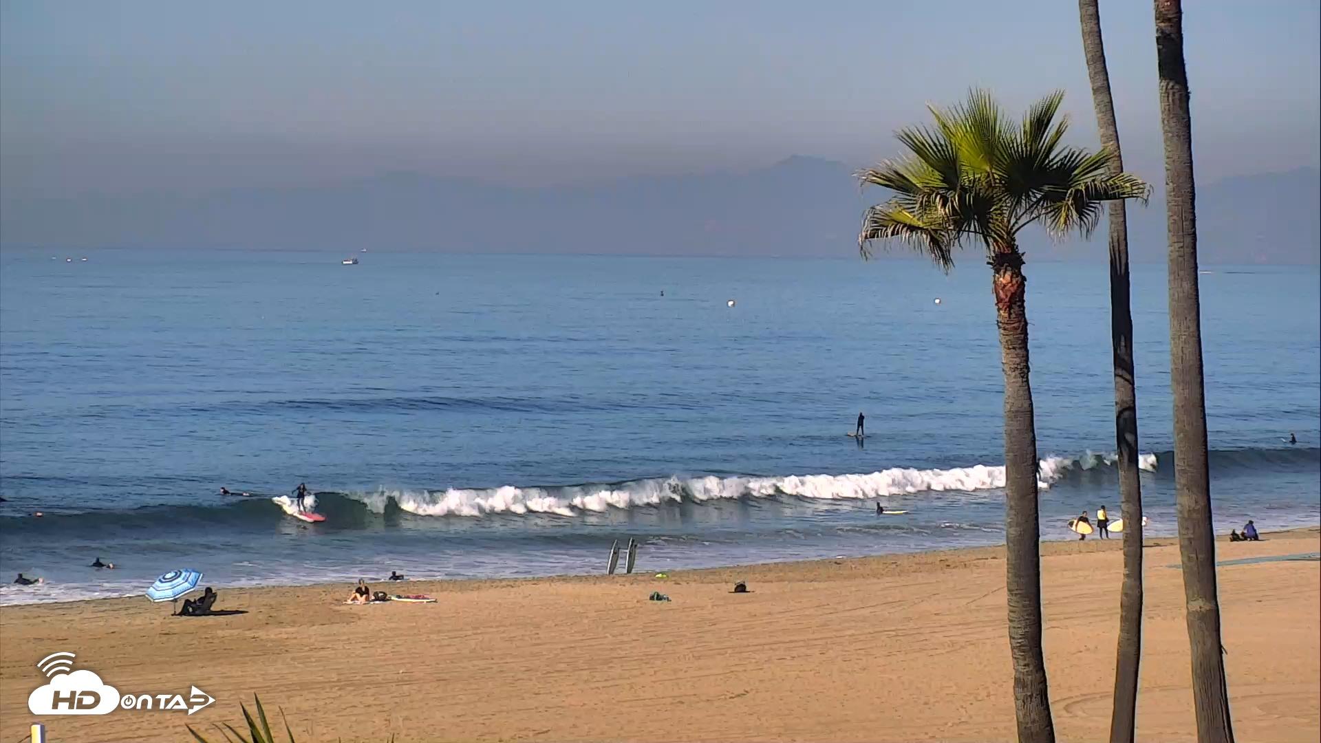 Snapshot of El Porto Beach Roving Live Cam taken Dec 6, 2025, 10:26am PST