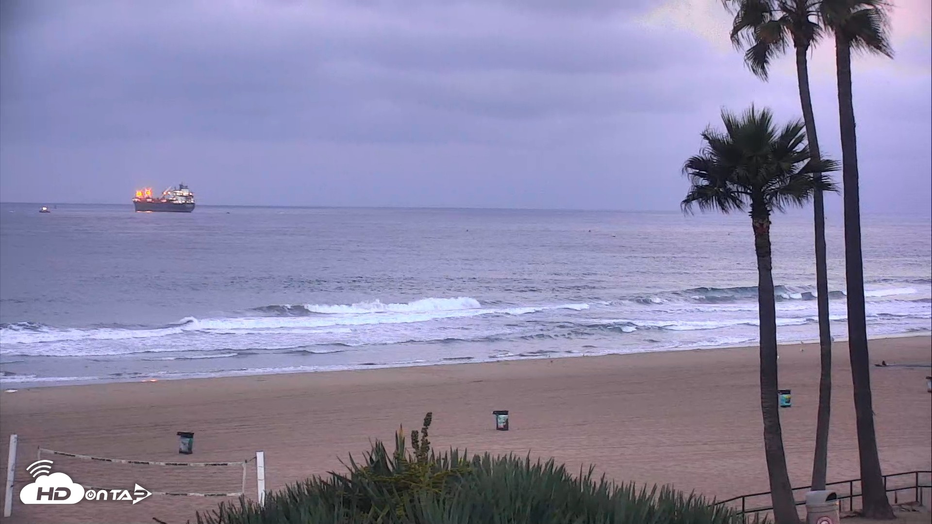 Snapshot of El Porto Beach Roving Live Cam taken Sep 3, 2026, 6:23am PDT